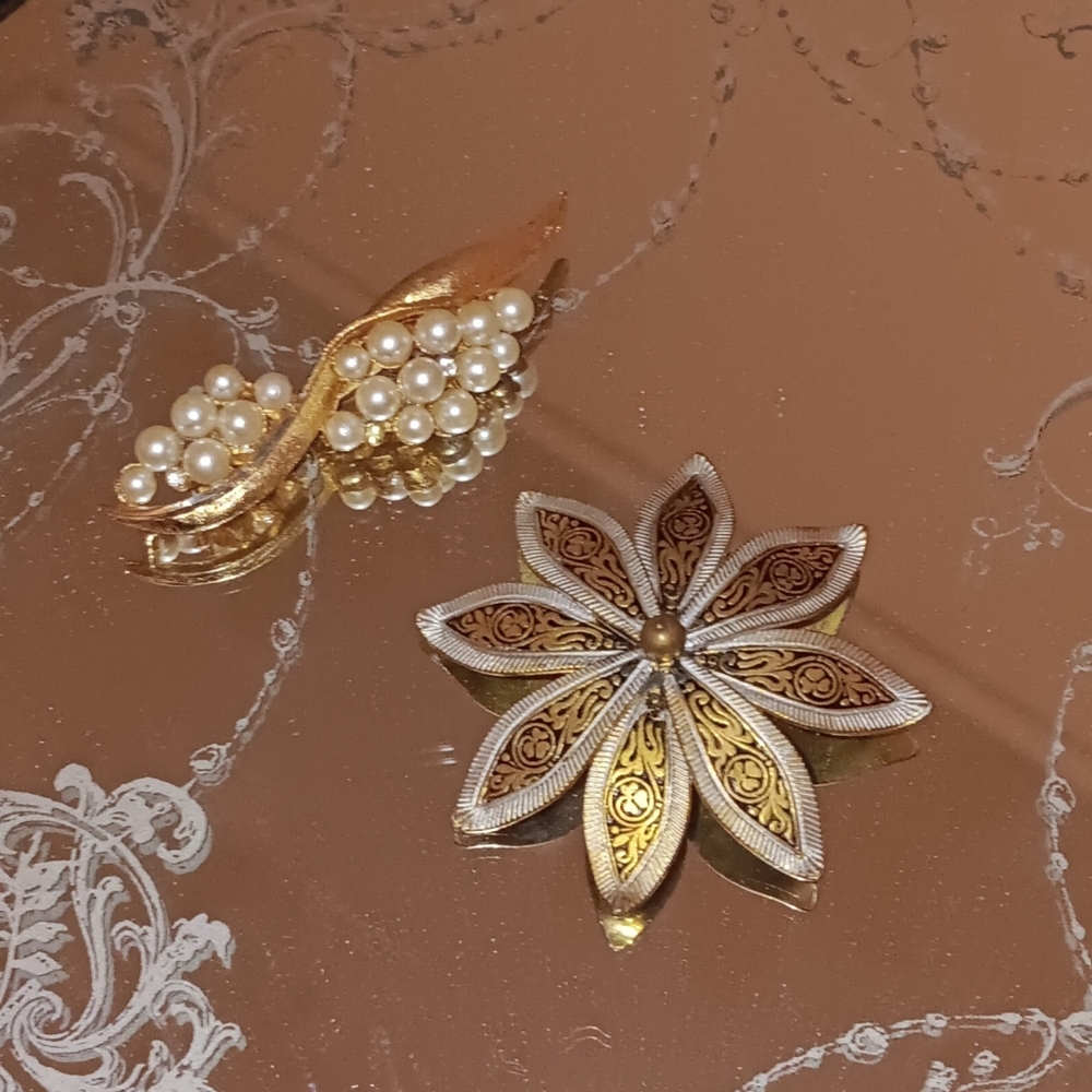 [2] Vintage Gold Plated Brooches, Pendants!! Beautiful!!